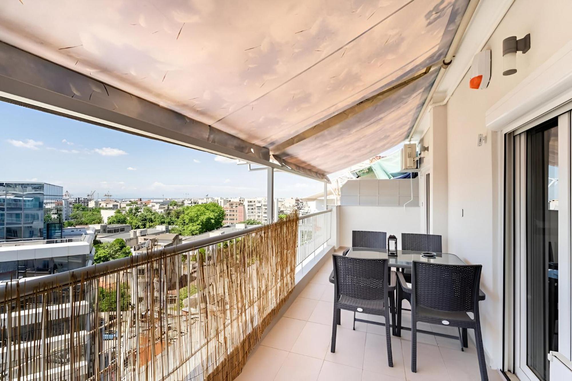 Elegant, Modern & Spacious Apartment In Thessaloniki With Balcony Exterior photo